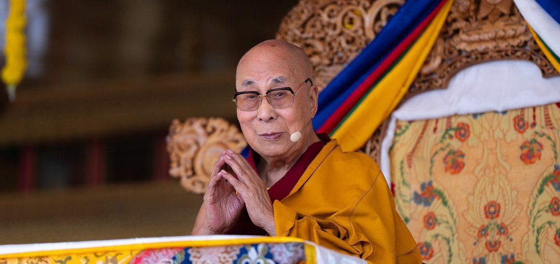 འཁྲུངས་སྐར་མཛད་སྒོར་ཆིབས་བསྒྱུར།