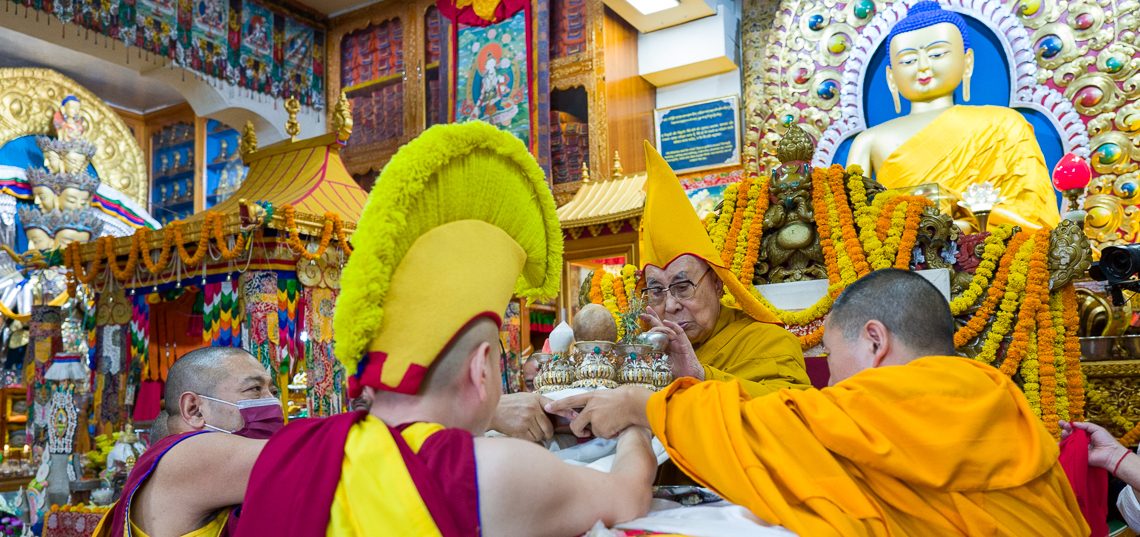 མདོ་ཁམས་ཆུ་བཞི་སྒང་དྲུག་དབུས་སྤྱི་ཁྱབ་རྒྱུན་ལས་ཁང་དང་ཧི་མ་ལ་ཡའི་ནང་པའི་རིག་གཞུང་མཐུན་ཚོགས་གཉིས་ནས་བརྟན་བཞུགས་བསྟར་འབུལ་ཞུས་པ།