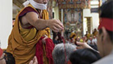 ཐུགས་རྗེ་ཆེན་པོའི་དབང་ཆེན་བཀའ་དྲིན་སྩལ་བ།