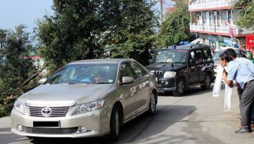 ༸གོང་ས་མཆོག་བཞུགས་སྒར་ཕོ་བྲང་དུ་༸ཞབས་སོར་བཀོད་པ།