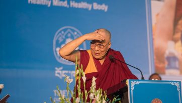 བསླབ་པ་མཐར་སོན་མཛད་སྒོ་དང་བོད་ཁང་དང་སྨན་རྩིས་ཁང་གི་དུས་ཆེན་ལ་ཆིབས་བསྒྱུར། 