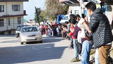 བཞུགས་སྒར་དུ་༸ཞབས་སོར་བདེ་བར་འཁོད་པ།