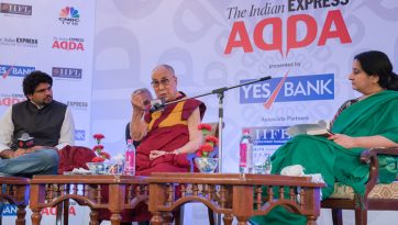 རྒྱ་གར་བང་ཆེན་གསར་ཁང་གི་བགྲོ་གླེང་ལ་དབུ་བཞུགས་མཛད་པ།