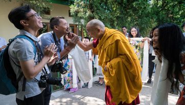 ཝི་ཏི་ནམ་གྱི་ལས་རིགས་ཁག་ཅིག་གི་མི་སྣར་བཀའ་སློབ་སྩལ་བ།