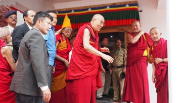  ལྡུམ་ར་བདེ་དགོན་དགའ་ལྡན་བཀྲ་ཤིས་ཆོས་གླིང་དུ་བཀའ་ཆོས་དབུ་འཛུགས་མཛད།