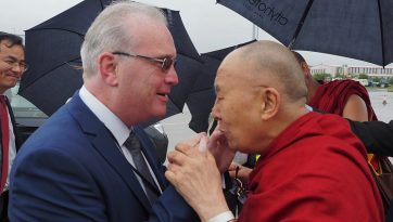 འཁྲུག་རྩོད་ནང་ཚུད་པའི་བྱིས་པ་སྲུང་སྐྱོབ་ཚོགས་པའི་ལྷན་ཚོགས་སུ་བཀའ་སློབ་སྩལ་བ།