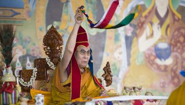 རྟ་མགྲིན་ཡང་གསང་གི་བཀའ་དབང་སྩལ་བ།