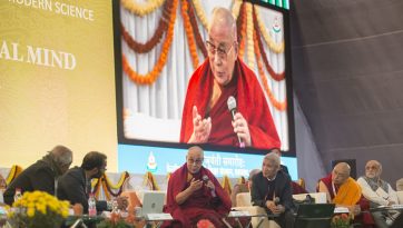 སེམས་དང་སེམས་ཀྱི་བྱེད་ལས་ཞེས་པའི་བགྲོ་གླེང་ལ་དབུ་བཞུགས་གནང་བ།