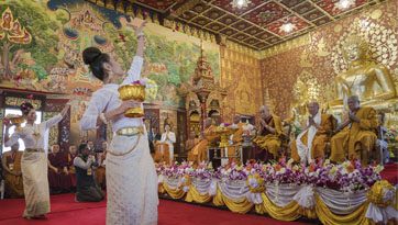 སློབ་ཕྲུག་ལ་བཀའ་སློབ་དང་ཐའེ་ཡི་ལྷ་ཁང་གསར་པ་དབུ་འབྱེད།