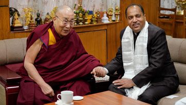 ཧི་མཱ་ཅལ་མངའ་སྡེའི་བློན་ཆེན་གྱིས་༸གོང་ས་མཆོག་ལ་མཇལ་ཁ་ཞུས་པ།