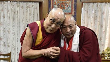 སྨན་རིའི་ཁྲི་འཛིན་ ༣༤ པ་མཆོག་གིས་༸གོང་ས་མཆོག་ལ་གསར་མཇལ་ཞུས་པ།