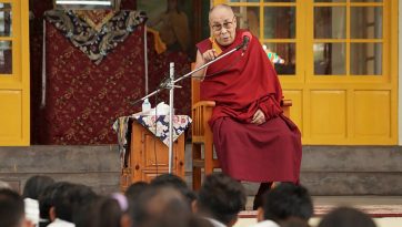 ཞོ་སྟོན་ཐེངས་ ༢༣ པའི་འཁྲབ་སྟོན་པ་སོགས་ལ་མཇལ་ཁ་དང་བཀའ་སློབ་སྩལ་བ། 