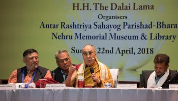 ནེ་རུ་རྗེས་དྲན་མཛད་སྒོར་བཀའ་སློབ་སྩལ་བ།