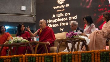 སེམས་འཁྲལ་མེད་པའི་མི་ཚེ་བདེ་སྐྱིད་ལྡན་པ་ཞིག་ཇི་ལྟར་སྐྱེལ་ཐུབ་ཅེས་པའི་བརྗོད་གཞིའི་ཐོག་བཀའ་སློབ་སྩལ་བ།