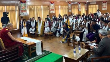 ཝི་ཏི་ནམ་གྱི་ཚོང་པའི་ལས་རིགས་ཀྱི་འགོ་ཁྲིད་དག་ལ་ལམ་སྟོན་བཀའ་སློབ་གནང་བ།