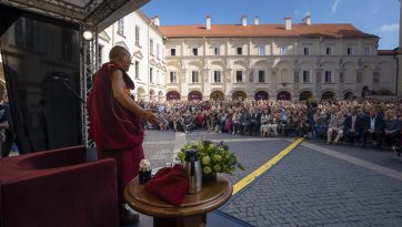 ཤེས་ཡོན་ལམ་ལུགས་ནང་བཟང་སྤྱོད་དགོས་གལ་སྐོར་བཀའ་སློབ་སྩལ་བ