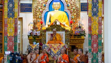 དབུ་མ་འཇུག་པའི་གསུང་ཆོས་ཉིན་གཉིས་པ།