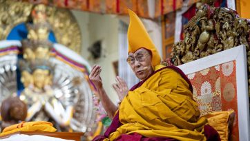 ཆོ་འཕྲུལ་དུས་ཆེན་ཉིན་ཆོས་འབྲེལ་བཀའ་དྲིན་སྩལ་བ།