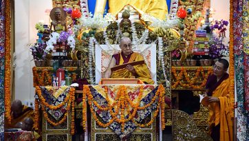 ཨེ་ཤ་ཡའི་དད་ལྡན་ཆོས་ཞུ་བར་གསུང་ཆོས་གནང་སྒོ་ལེགས་པར་གྲུབ་པ།