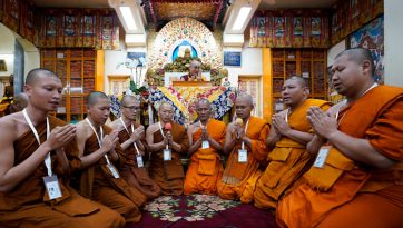 དབུ་མ་རིན་ཆེན་ཕྲེང་བའི་གསུང་ཆོས་ཉིན་གཉིས་པ། 