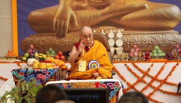 ཀིརྟི་བྱེས་པ་གྲྭ་ཚང་དབུ་བརྙེས་ནས་ལོ་འཁོར་ཉེར་ལྔའི་མཛད་སྒོར་དབུ་བཞུགས་མཛད་པ།