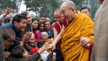 གནས་མཆོག་རྡོ་རྗེ་གདན་དུ་འཇམ་དབྱངས་ཆོས་སྐོར་ལས་རྗེ་བཙུན་མ་ནག་མོའི་བཀའ་དབང་བཀའ་དྲིན་སྩལ་བ།