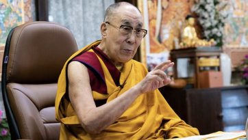 ཨེ་ཤི་ཡའི་དད་ལྡན་ཆོས་ཞུ་བར་དྲ་ལམ་བརྒྱུད་བཀའ་ཆོས་དབུ་འཛུགས་མཛད་པ། 