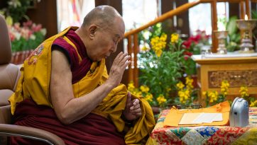 ཀོ་རི་ཡའི་དད་ལྡན་ཆོས་ཞུ་བ་རྣམས་ལ་ཤེས་རབ་སྙིང་པོའི་བཀའ་ཆོས་གནང་སྒོ་ལེགས་པར་གྲུབ་པ། 