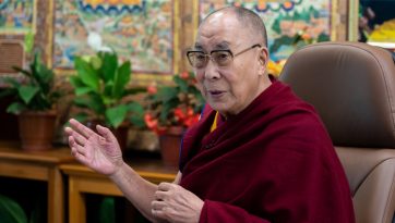 ༢༠༠༠ ཞི་བདེའི་ལྷན་ཚོགས་ཀྱི་ཚོགས་འདུ་ཐེངས་ ༢༥ ཐོག་བཀའ་སློབ་སྩལ་བ།