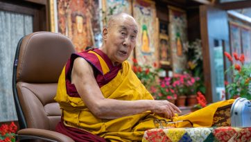 ལྷོ་ཤར་ཨེ་ཤ་ཡའི་ནང་པའི་རྗེས་འཇུག་པ་ཚོར་དབུ་མ་ལ་འཇུག་པའི་རང་འགྲེལ་གྱི་བཀའ་ཆོས་གནང་སྒོ་ལེགས་པར་གྲུབ་པ།