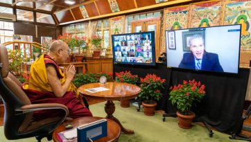 ང་ཚོའི་མ་འོངས་པར་འཕྲོད་བསྟེན་དང་བདེ་སྐྱིད་རྒྱུན་གནས་ཐུབ་ཐབས་ཀྱི་སྐོར་ལ་བཀའ་སློབ་སྩལ་བ། 