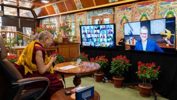 འཛམ་གླིང་སྟེང་རྩོད་རྙོག་གི་དཀའ་ངལ་ཅན་གྱི་ཡུལ་ལུང་འདྲ་མིན་གྱི་གཞོན་སྐྱེས་འགོ་ཁྲིད་ཁག་ཅིག་དང་ལྷན་བགྲོ་གླེང་མཛད་པ།