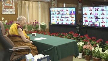 བཀའ་པོད་ལྔ་དང་གསང་སྔགས་རྡོ་རྗེ་ཐེག་པའི་སྐོར་གྱི་ཉིན་གཉིས་པའི་བགྲོ་གླེང་ལ་དབུ་བཞུགས། 