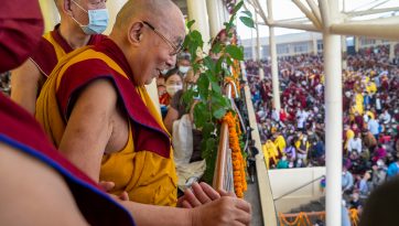 གསང་ཆེན་རྒྱུད་གྲྭ་སྟོད་སྨད་གཉིས་ནས་བརྟན་བཞུགས་བསྟར་འབུལ་ཞུས་པ། 