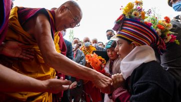 ཞི་བའི་ཚལ་དུ་སྤྱོད་འཇུག་ཆེན་མོའི་གསུང་ཆོས་ལེགས་པར་སྩལ་གྲུབ་པ། 
