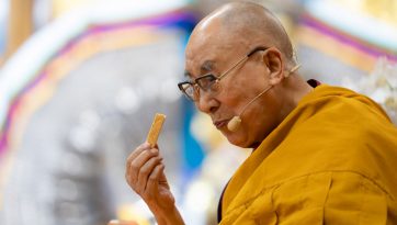 ཚད་མ་རྣམ་འགྲེལ་གྱི་གསུང་ཆོས་ཉིན་གཉིས་པར་ཆོས་འབྲེལ་དང་བཀའ་སློབ་སྩལ་བ། 