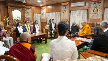 ཨ་རིའི་གྲོང་ཁྱེར་སྤྱི་ཁྱབ་པ་ཁག་ཅིག་ལ་མཇལ་ཁ་སྩལ་བ། 