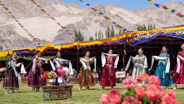 ནང་ཚོགས་དང་དགོན་ཚོགས་ཀྱི་གསོལ་སྟོན་ལ་ཆིབས་བསྒྱུར། 