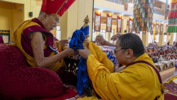 ཁམས་སྒར་འབྲུག་མཐོ་སློབ་དྷརྨ་ཀཱ་རའི་གཙུག་ལག་སློབ་གཉེར་ཁང་དབུ་འབྱེད་མཛད་པ།