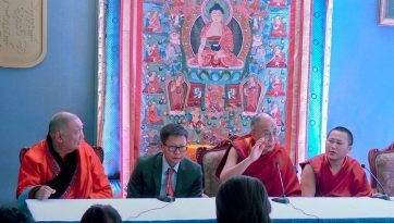 སོག་ཡུལ་དགའ་ལྡན་ཐེག་ཆེན་ཆོས་གླིང་གི་གསར་བསྐོས་མཁན་པོར་འཚམས་འདྲི་མཛད་པ།