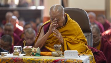 དགའ་ལྡན་ལྔ་མཆོད་ཆེན་མོའི་ཚོགས་མགོན་དུ་ཆིབས་བསྒྱུར་བསྐྱངས་པ། 