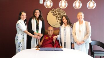 ཨ་རིའི་གཞུང་གི་སྐུ་ཚབ་ནས་མཇལ་བཅར་ཞུས་པ། 