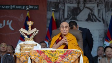 ༸གོང་ས་མཆོག་གིས་ཆོས་སྲིད་ལུགས་གཉིས་ཀྱི་ཐུགས་འགན་བཞེས་ནས་ལོ་ངོ་ ༧༥ འཁོར་བའི་དུས་སྟོན།