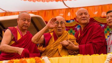 ཆོས་སྡེ་ཆེན་པོ་དགའ་ལྡན་རྣམ་པར་རྒྱལ་བའི་གླིང་ནས་བརྟན་བཞུགས་བསྟར་འབུལ་ཞུས་པ།