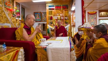 རྫོང་དཀར་ཆོས་སྡེ་གྲྭ་ཚང་ནས་གནས་བཅུ་དང་འབྲེལ་བའི་མདོ་ལུགས་ཀྱི་བརྟན་བཞུགས་བསྟར་འབུལ་ཞུས་པ།