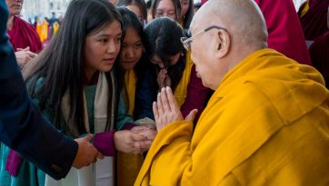 ལ་དྭགས་ཤེས་རིག་ལས་ཁུངས་ཀྱི་ལས་བྱེད་དང་མཐོ་སློབ་སློབ་ཕྲུག་སོགས་ལ་མཇལ་ཁ་སྩལ་བ།