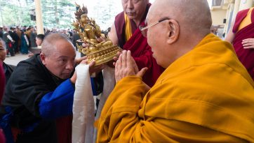 བོད་མིའི་སྒྲིག་འཛུགས་ཀྱི་སྲི་ཞུའི་ལས་བྱེད་རྣམས་ལ་དམིགས་བསལ་མཇལ་ཁ་སྩལ་བ།
