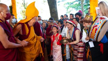 མ་སུ་རི་གཏན་སློབ་དང་བོད་ཁྱིམ་སོགས་ནས་བརྟན་བཞུགས་བསྟར་འབུལ་ཞུས་པ།
