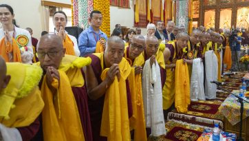 དཔལ་ལྡན་སྨད་རྒྱུད་གྲྭ་ཚང་དུ་ཆིབས་བསྒྱུར་མཛད་པ། 