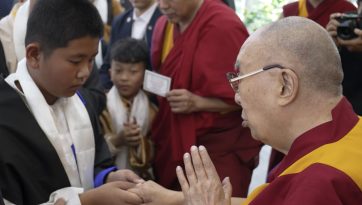 རྒྱལ་ཁབ་བཅུ་ཕྲག་བརྒལ་བའི་དད་ལྡན་མཇལ་བཅར་བར་མཇལ་ཁ་བཀའ་དྲིན་སྩལ་བ།